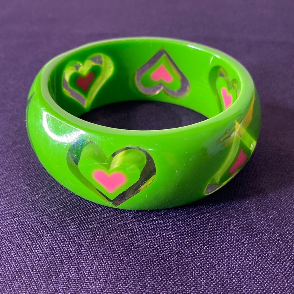 Vintage Semi-Translucent Green Heart Bangle